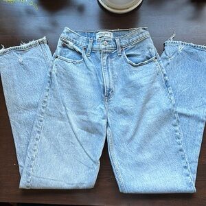 Abercrombie 90s Straight Ultra High Rise Curve Love 25/0R